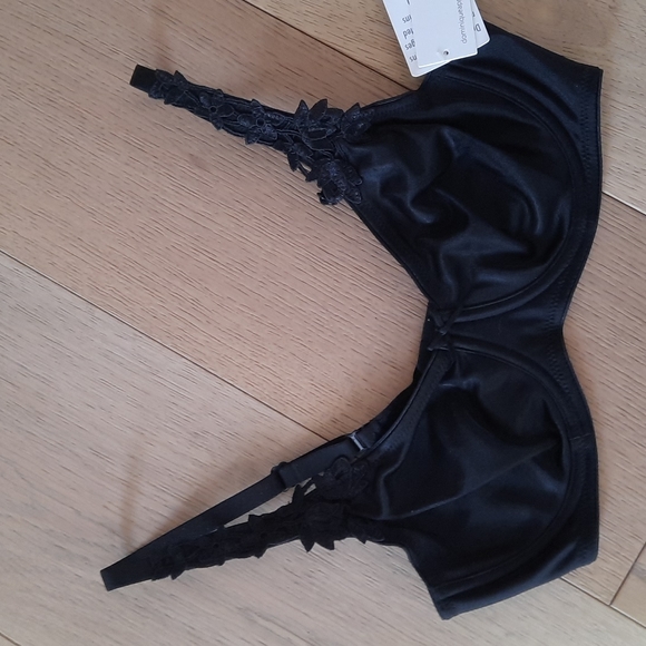 DOMINIQUE Seamless Black Bra 32B With Lace Details - Picture 2 of 6